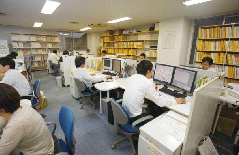 構造計算をする様子