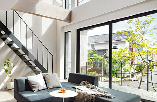 ダイナミックな吹き抜け