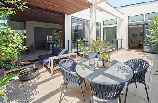 光と風を楽しむ安心の中庭