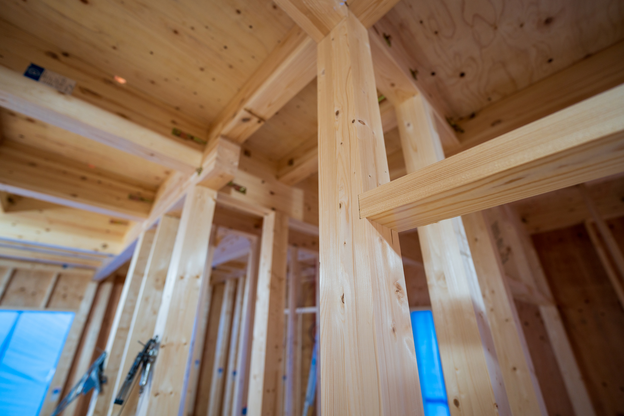 木造の最大柱スパンの目安|工法別×寸法別